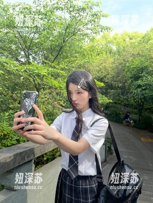 黑哥冲料 免费揭秘最新黑哥冲料入口,带你畅游瓜田世界!