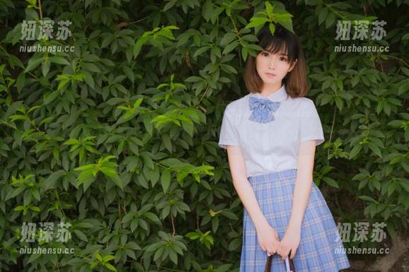 跟着少女逛黑料社区在线官网，瓜料天天新鲜喔
