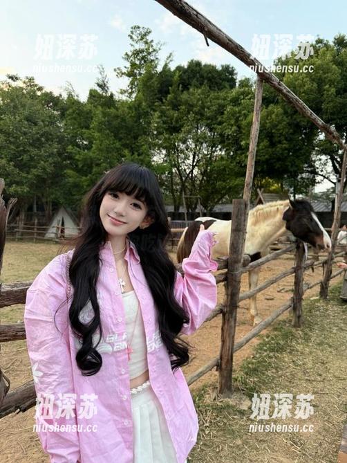 黑瓜吃料app首页内容丰富，带你吃遍最新猛料